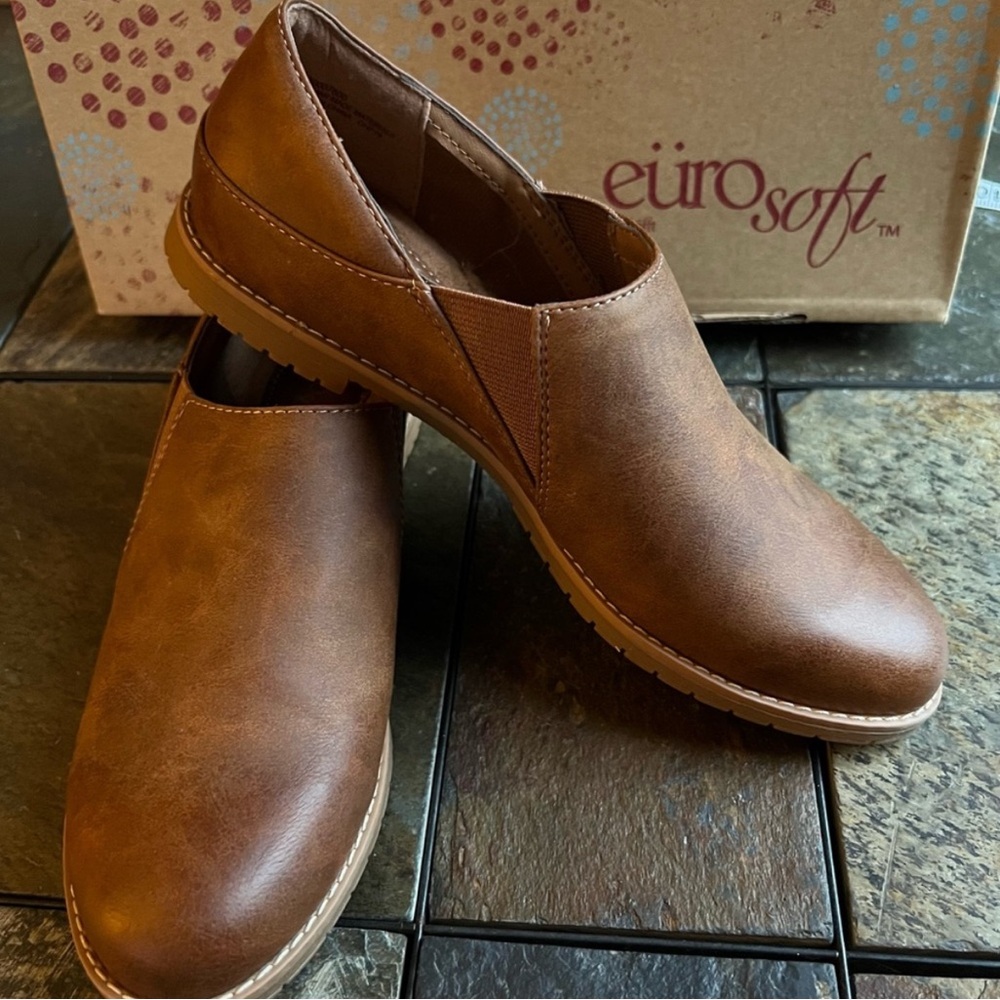 * NEW * Sofft Cognac Everett Flats 6.5